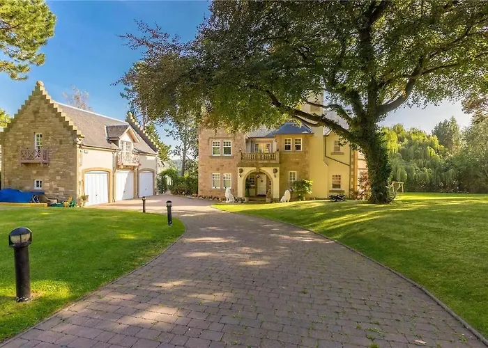 Superb 5 Bedroom Villa 16 Mins From City Centre