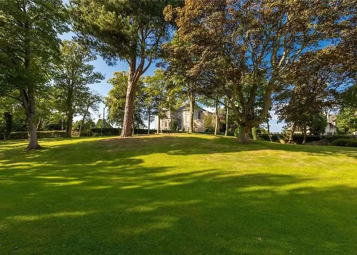 Superb 5 Bedroom Villa 16 Mins From City Centre